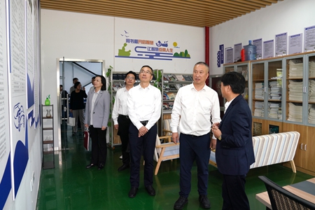 20241009市國資委黨委書記、主任陳文榮調(diào)研嘉興市交通學(xué)校，右起吳曉斌、陳文榮、柏衛(wèi)東、朱建華、李利.jpg
